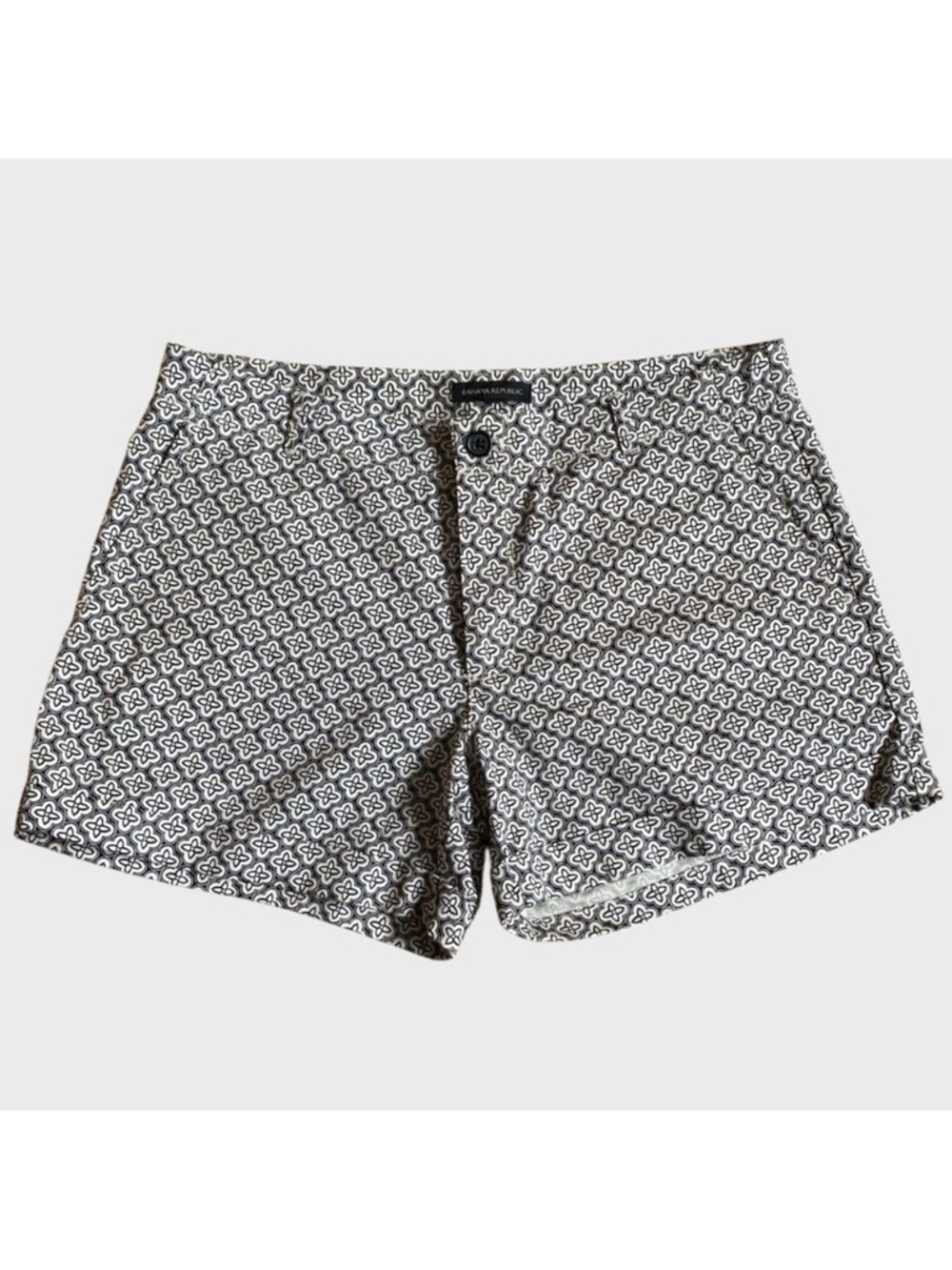 Banana Republic Women's Geometric Print Rollup Shorts Size 12 Black White Cotton